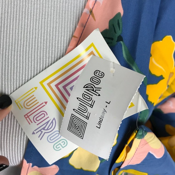 Lularoe Lindsay floral Kimono Top - Picture 4 of 7